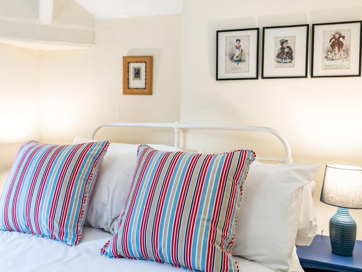 Pass The Keys Cosy 2 Bedroom Victorian Cottage Ludlow Luaran gambar